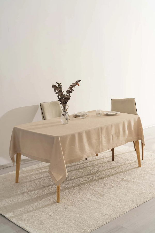 Nora Beige Eck-Tischdecke im Envelope-Stil, 150 x 220 cm