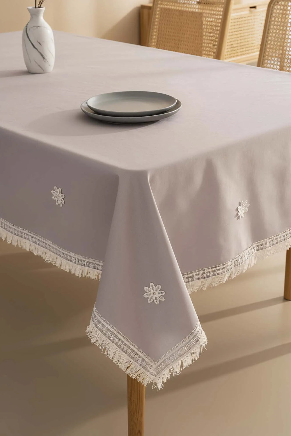 Silvio Tischdecke mit grauer Spitze und Blumenmuster, 160 x 220 cm