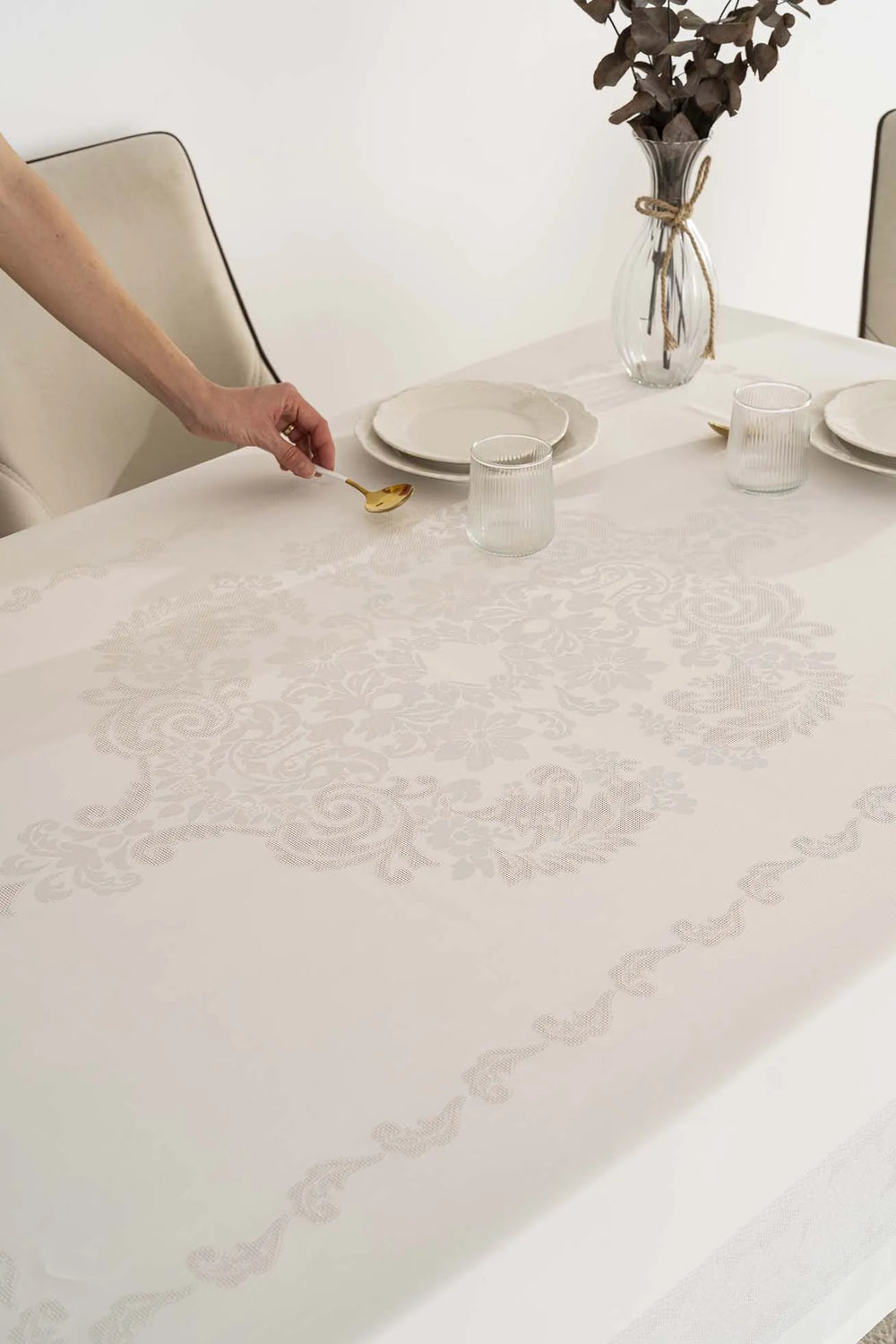 Jumbo Jacquard-Tischdecke, cremefarben, flüssigkeitsabweisend und fleckenbeständig, 160 x 220 cm