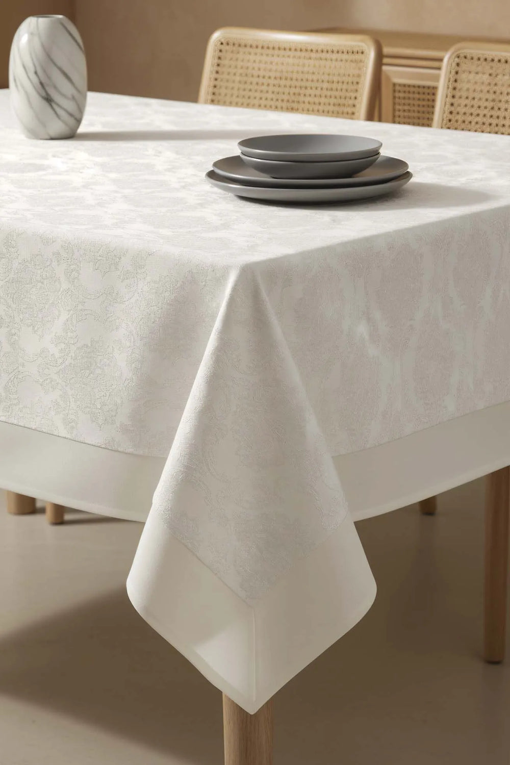 Damast-Tischdecke in Creme, 160 x 220 cm