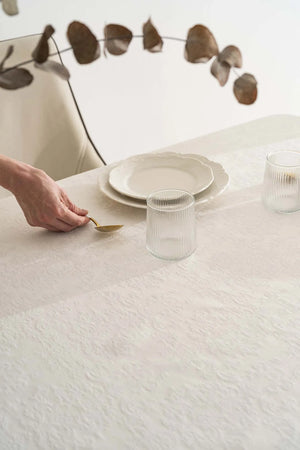 Damast-Tischdecke in Creme, 160 x 220 cm