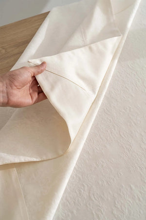 Damast-Tischdecke in Creme, 160 x 220 cm