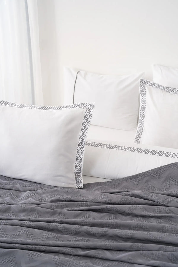 Noemi Grey Doppelbettwäsche-Set aus 100 % Baumwolle, 7-teilig, Brautset