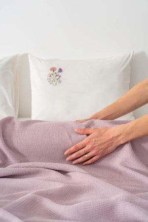 Missera Rose besticktes Doppelbett-Steppdecken-Set - 4-teiliges Brautset