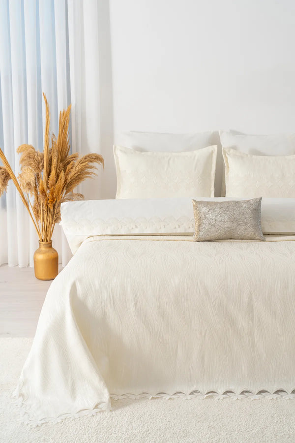 Ilay Ecru besticktes Doppelbett-Bettwäscheset mit Bettbezug und Steppdecke – 8-teiliges Brautset