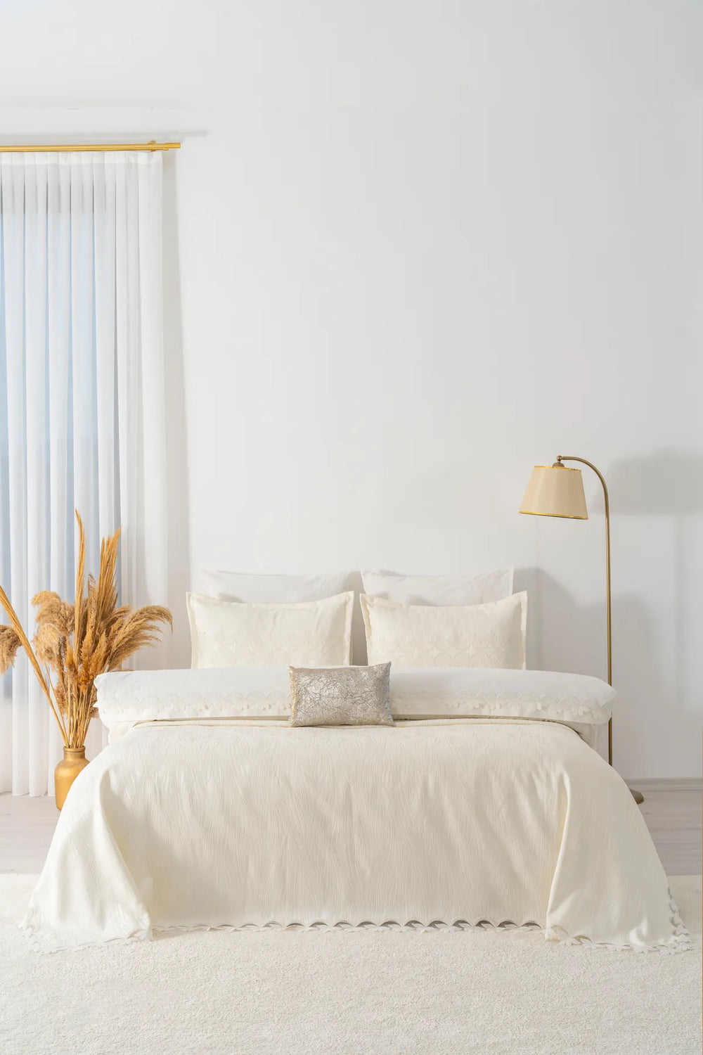 Ilay Ecru besticktes Doppelbett-Bettwäscheset mit Bettbezug und Steppdecke – 8-teiliges Brautset