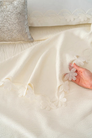 Ilay Ecru besticktes Doppelbett-Bettwäscheset mit Bettbezug und Steppdecke – 8-teiliges Brautset