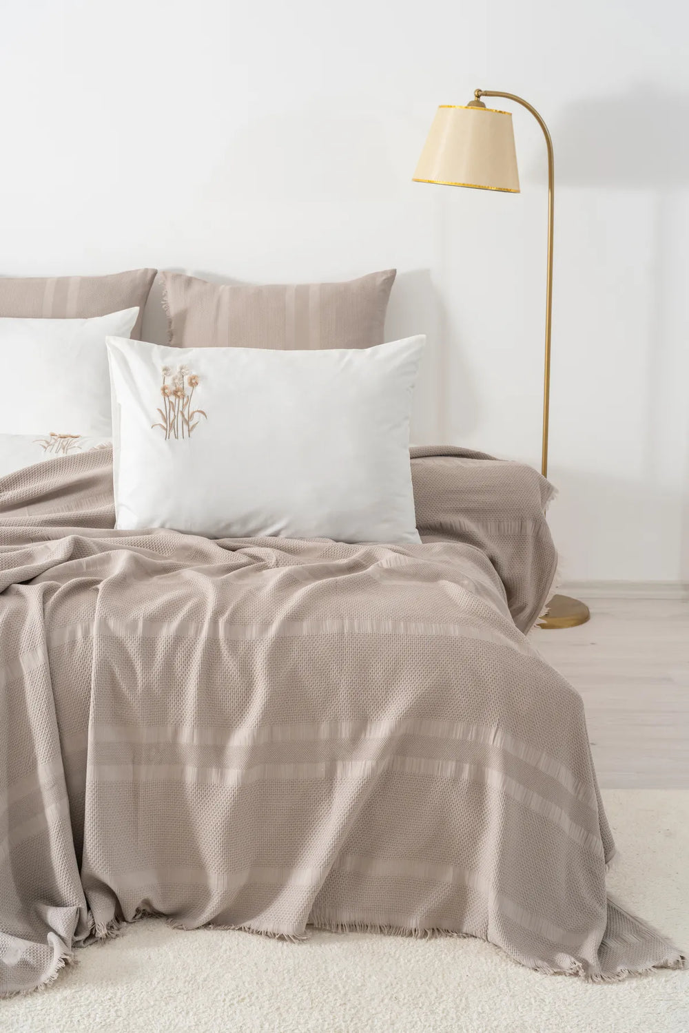 Amara Mink besticktes Doppelbettwäsche-Set aus 100 % Baumwolle, 7-teilig, Brautset