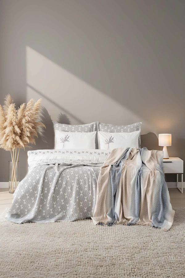 Mode Grey besticktes Doppelbett-Bettwäscheset mit Bettbezug und Decke – 8-teiliges Brautset