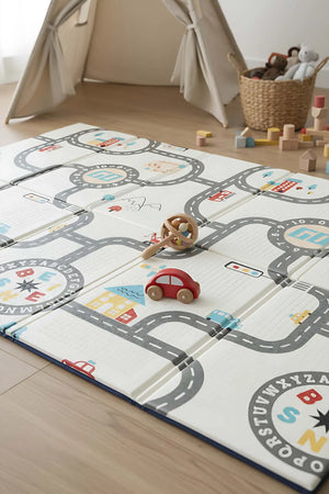 Faltbare Spielmatte für Kinder mit Autorennen-Motiv, 130 x 200 cm