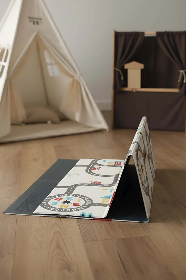 Faltbare Spielmatte für Kinder mit Autorennen-Motiv, 130 x 200 cm