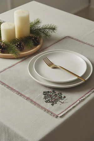 Tischset mit Kiefernbaum-Stickerei, Korboptik und Quastenrand (2-teilig)