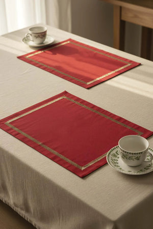 Rot-goldenes, besticktes 2-teiliges Platzset