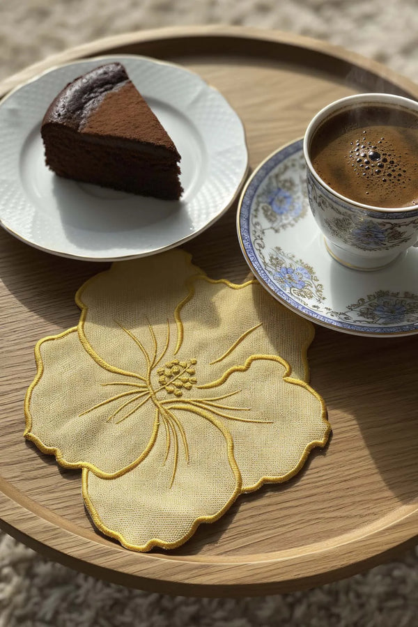 Gelbes Servietten-Set mit 4 Stück, bestickt mit Blumenmuster, Cocktailservietten, Kaffeeservietten, Untersetzer