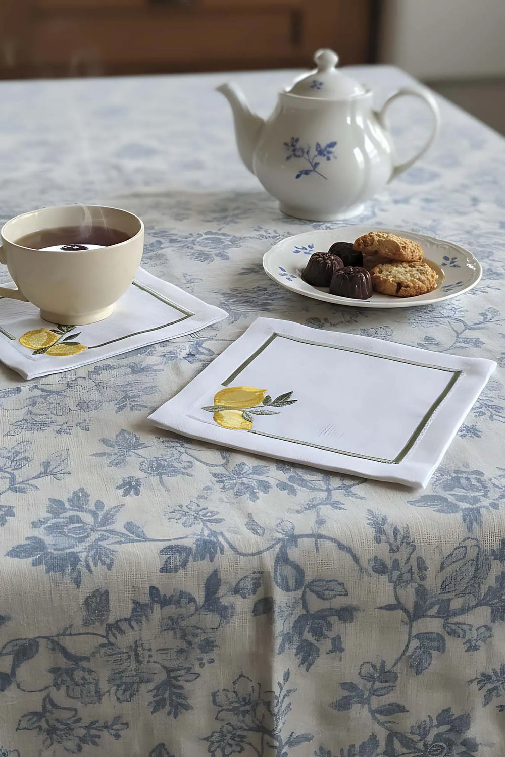 Set mit 4 bestickten Servietten mit Zitronenmotiv, Cocktailservietten, Kaffeeservietten, Untersetzern
