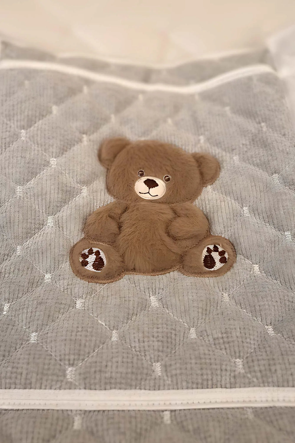 Mehrzweck-Pflegetasche und Wickelunterlage mit Teddybär-Motiv