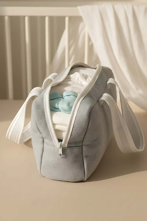 Wickeltasche mit Schleife und weißem Band für Mutter und Baby