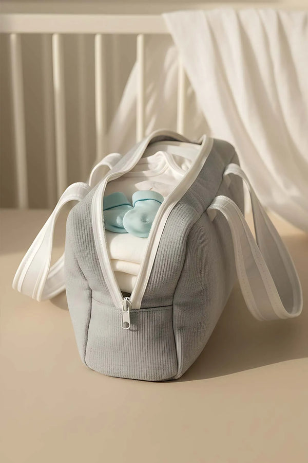 Wickeltasche mit Schleife und weißem Band für Mutter und Baby