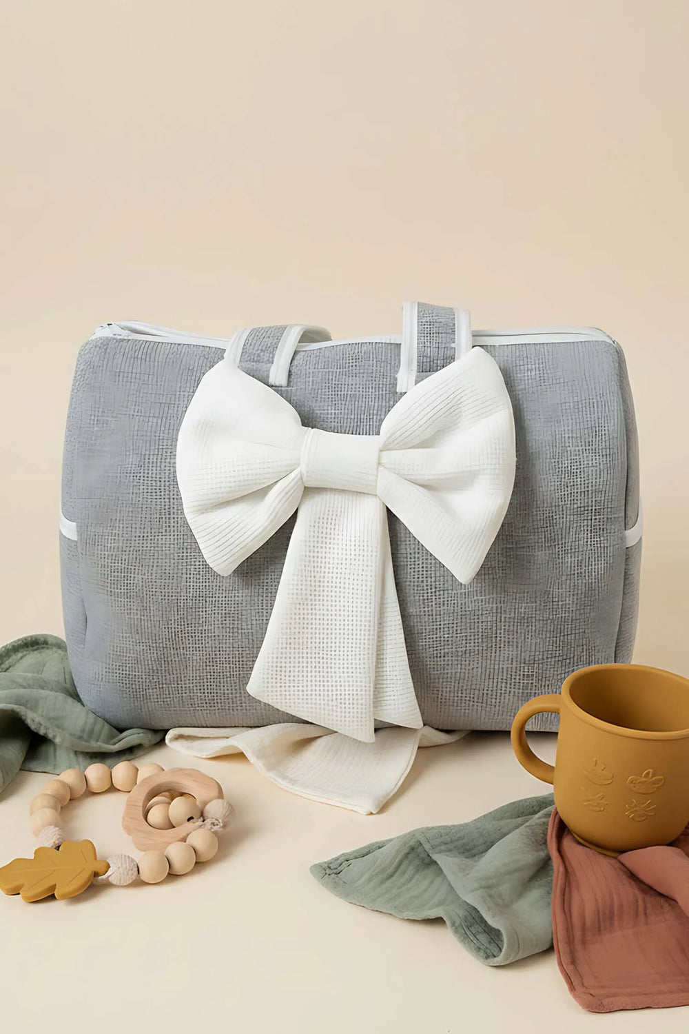 Wickeltasche mit Schleife und weißem Band für Mutter und Baby
