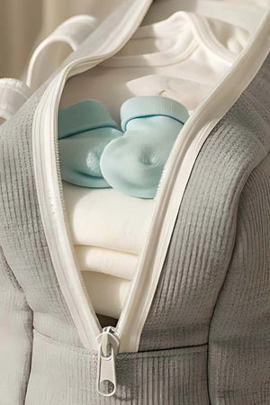 Wickeltasche mit Schleife und weißem Band für Mutter und Baby
