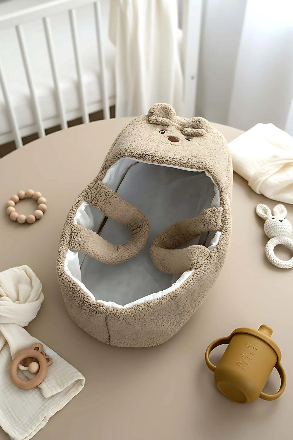 Plüsch-Babytragetasche mit Hasenmotiv