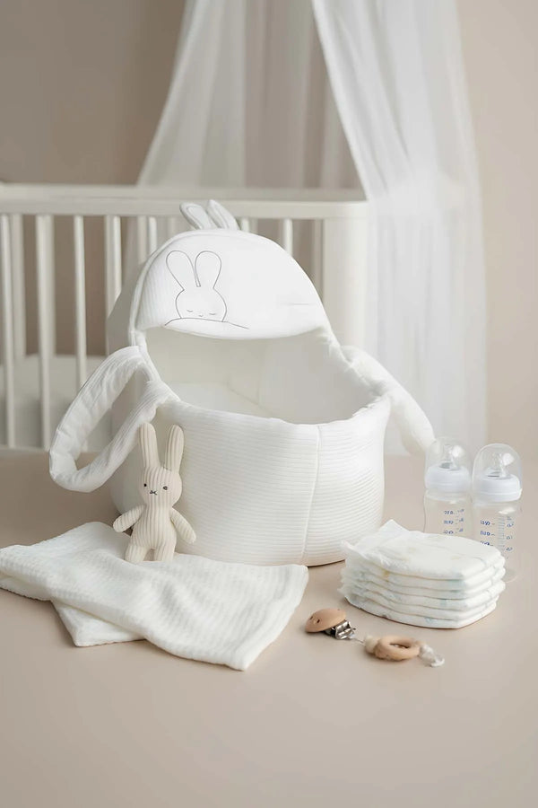 Babytrage mit Hasenohren