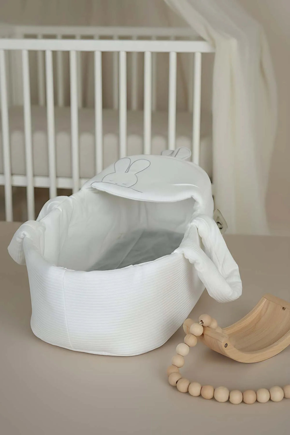 Babytrage mit Hasenohren