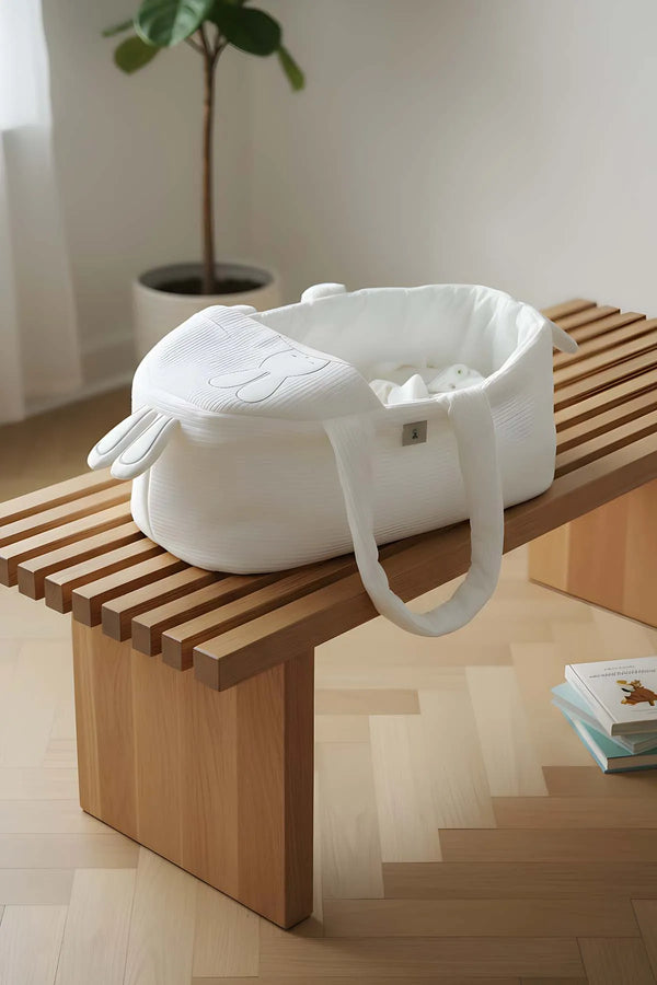 Babytrage mit Hasenohren