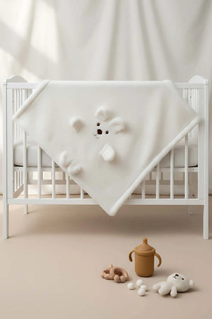 Weiße Plüsch-Babydecke mit Teddybär-Motiv