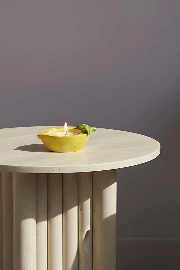 Dekorativer gelber Kerzenhalter im Zitronen-Design