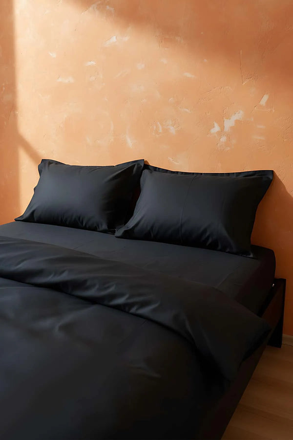 Elegantes schwarzes Satin-Bettwäscheset für Doppelbetten aus 100 % Baumwolle – 4-teilig