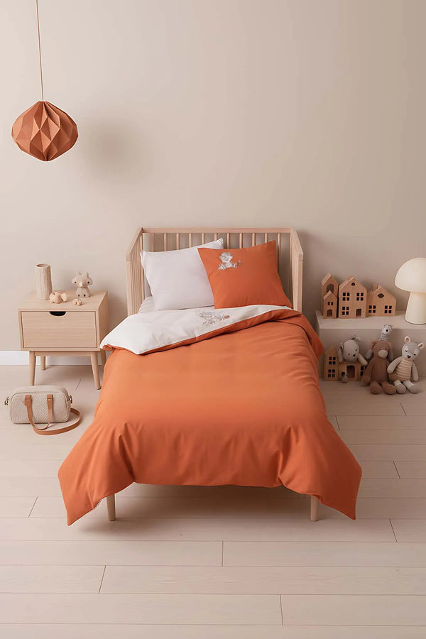 Kuschelig besticktes Babybettwäsche-Set aus 100 % Baumwolle