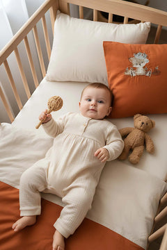 Kuschelig besticktes Babybettwäsche-Set aus 100 % Baumwolle