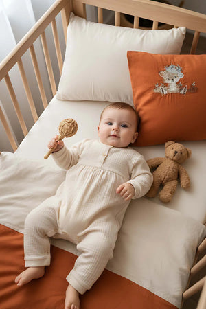 Kuschelig besticktes Babybettwäsche-Set aus 100 % Baumwolle