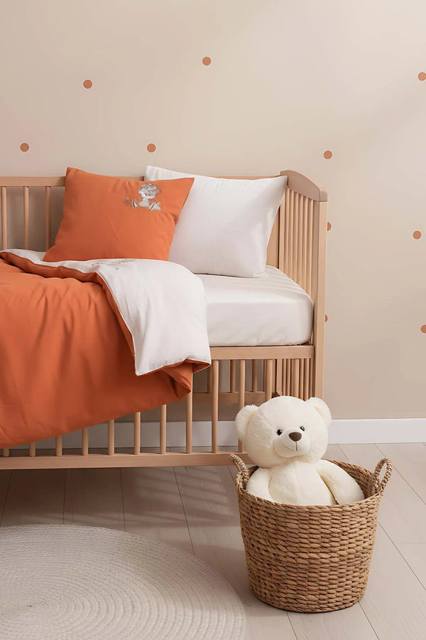 Kuschelig besticktes Babybettwäsche-Set aus 100 % Baumwolle