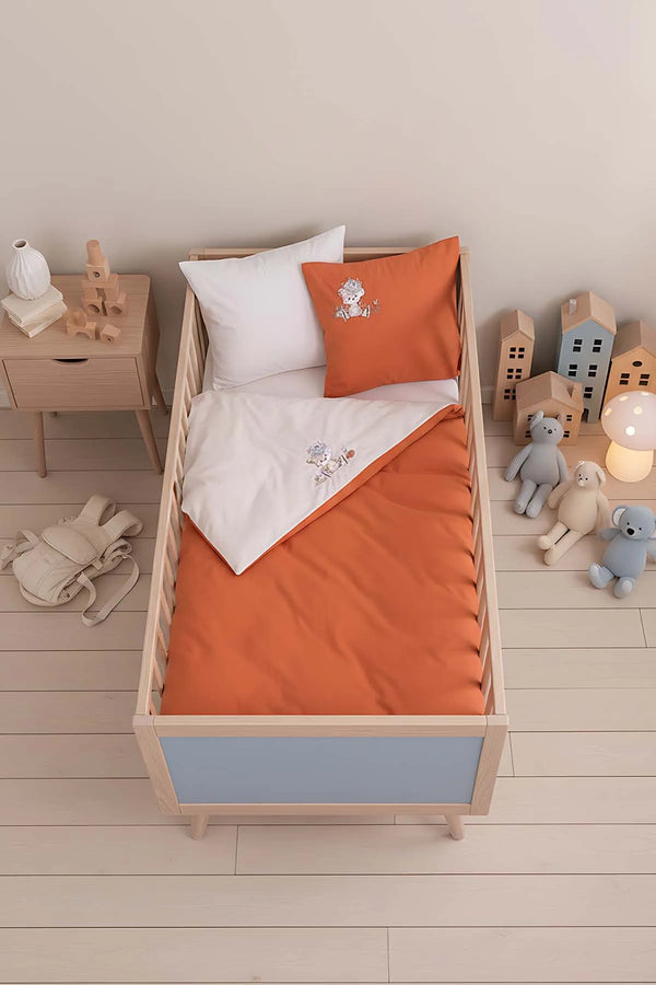 Kuschelig besticktes Babybettwäsche-Set aus 100 % Baumwolle