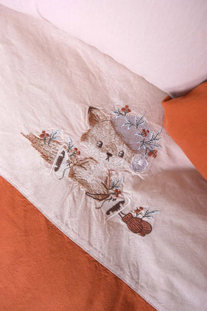 Kuschelig besticktes Babybettwäsche-Set aus 100 % Baumwolle