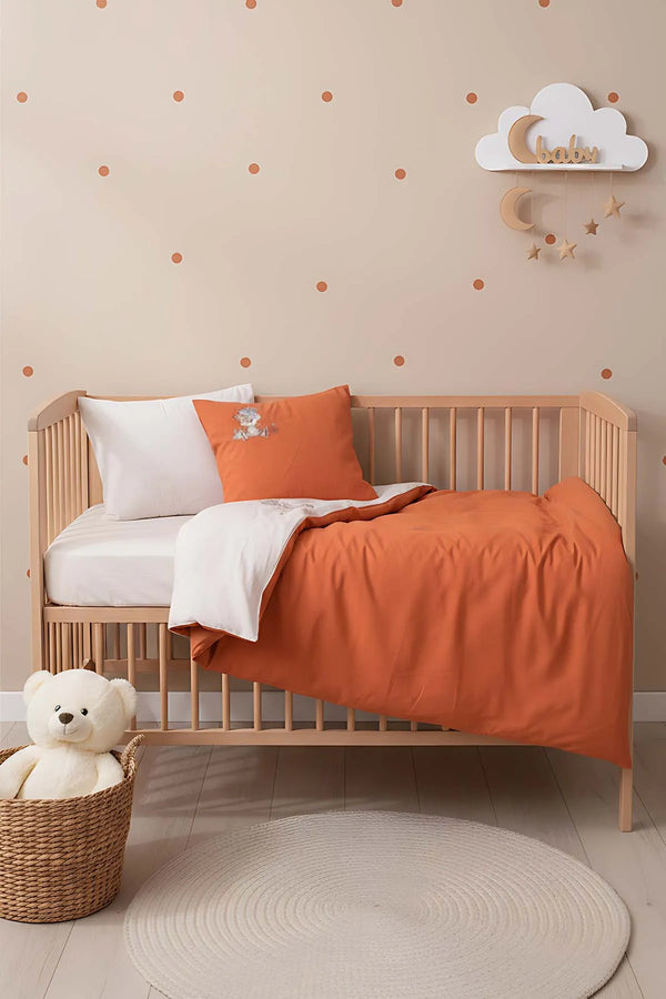 Kuschelig besticktes Babybettwäsche-Set aus 100 % Baumwolle