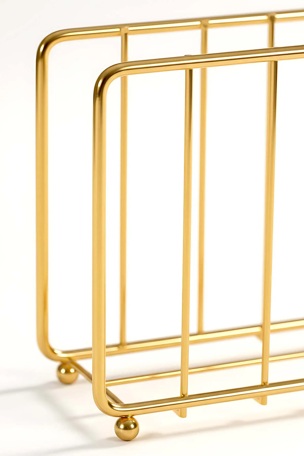 Goldener Serviettenhalter aus Metall in Käfigform