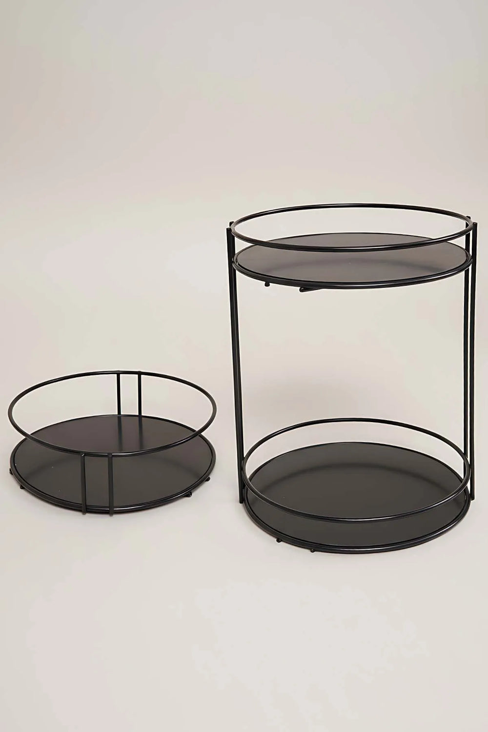 Organizer-Ständer aus schwarzem Metall