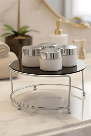 kleines silbernes Serviertablett aus Metall