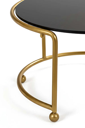 Kleines goldenes Serviertablett aus Metall