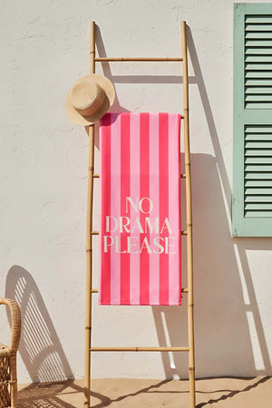 „No Drama Please“ gestreiftes Strandtuch 70 x 150 cm