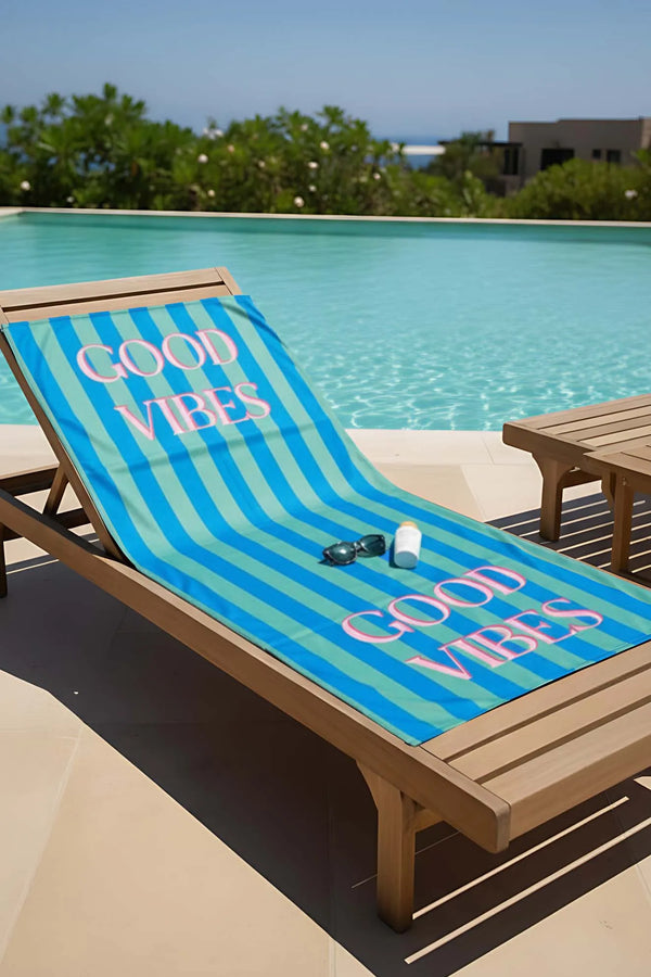 Strandtuch „Good Vibes“ mit Streifenmuster, 70 x 150 cm
