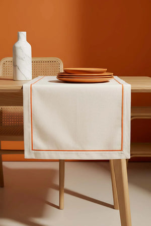 Tischläufer in Creme mit orangefarbenem Rand, 50 x 130 cm