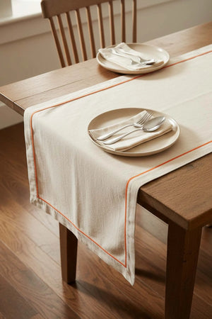 Tischläufer in Creme mit orangefarbenem Rand, 50 x 130 cm
