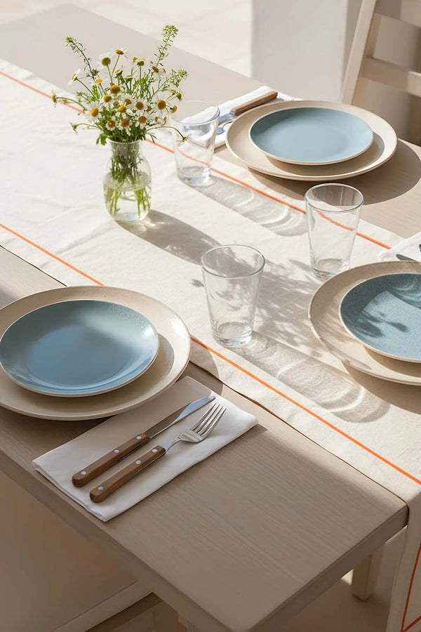 Tischläufer in Creme mit orangefarbenem Rand, 50 x 130 cm