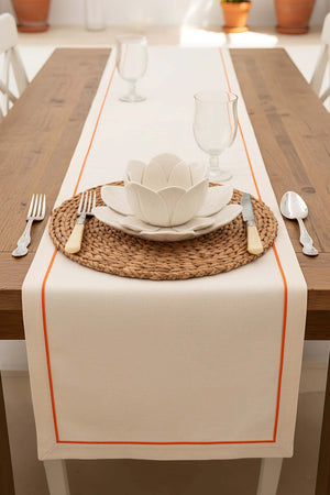 Tischläufer in Creme mit orangefarbenem Rand, 50 x 130 cm