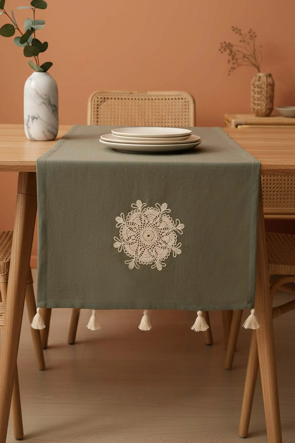 Tischläufer mit khakifarbenem Spitzenmotiv, 50 x 130 cm