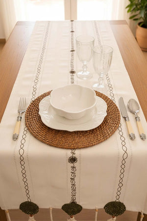 Grüner Tischläufer aus bestickter Spitze, 50 x 130 cm